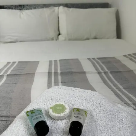 Le Crescent Lodge, , Homestay *