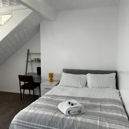 Le Crescent Lodge, , Homestay
