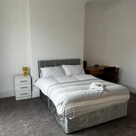 Homestay Le Crescent Lodge, , Middlesbrough