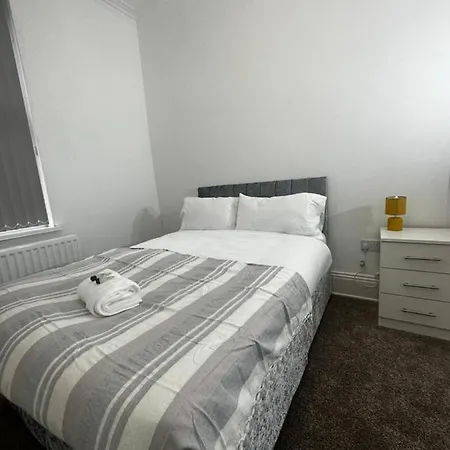 Le Crescent Lodge, , *