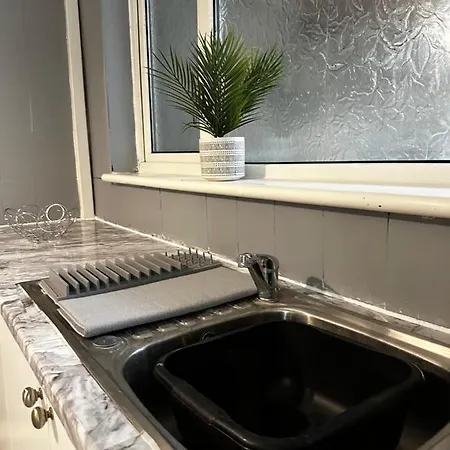 Le Crescent Lodge, , Homestay Middlesbrough