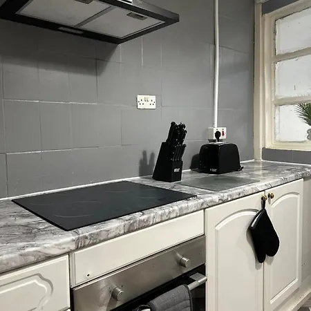 Le Crescent Lodge, , Middlesbrough